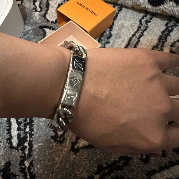 UNISEX Louis Vuitton Bracelet  M62486 Silver - Picture 8 of 16